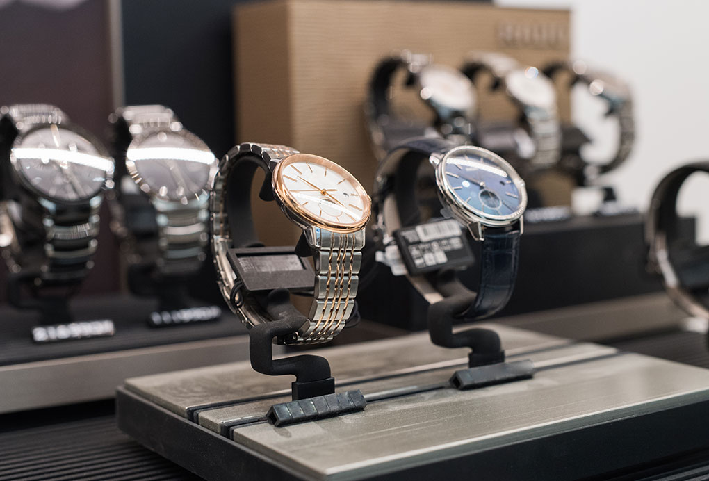 Comment attirer les clients en boutique en centre-ville avec le phygital ?